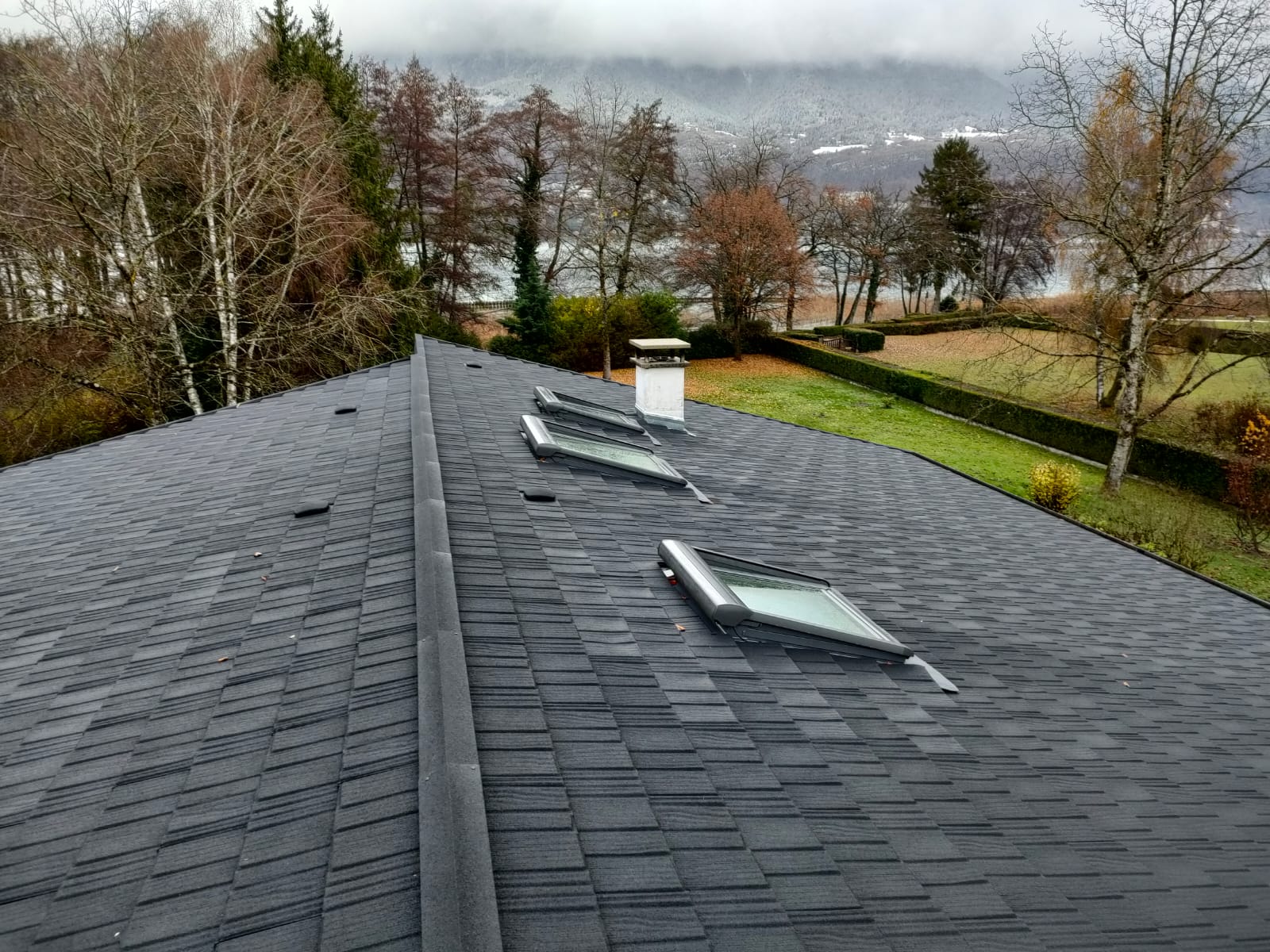Toiture ardoise avec fenêtres de toit