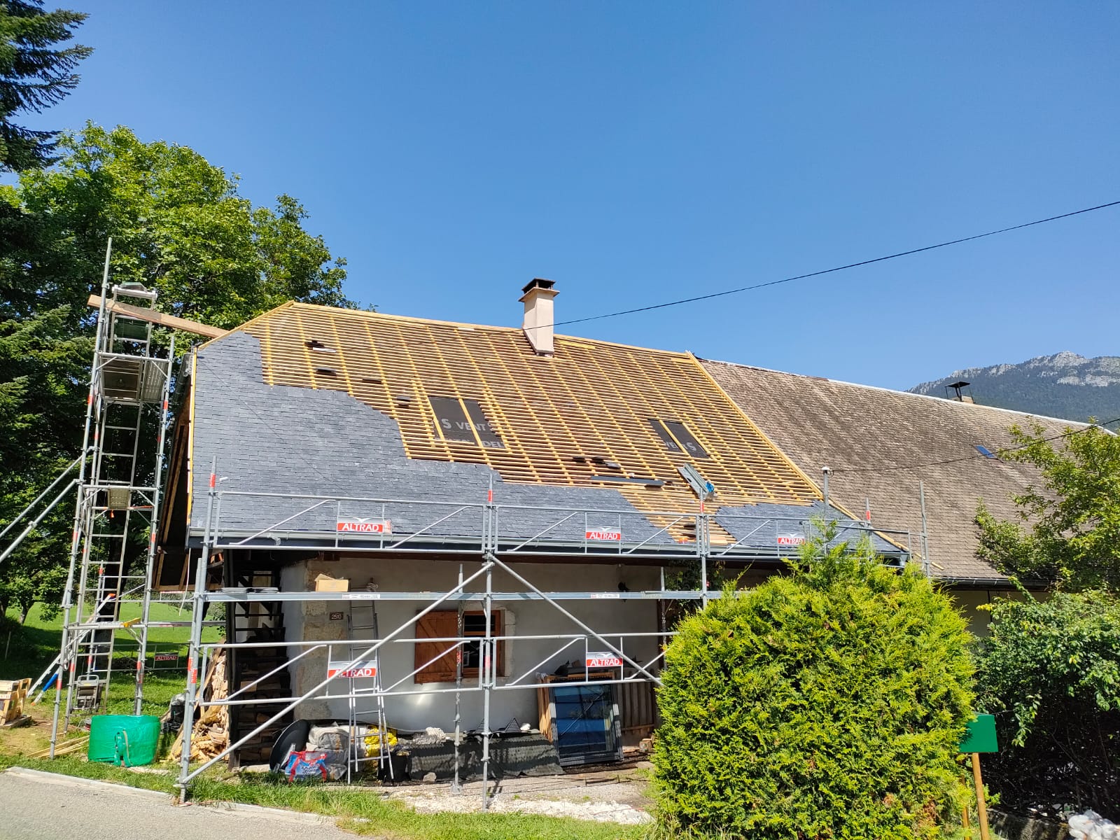 Chantier ardoises — façonnage et filets