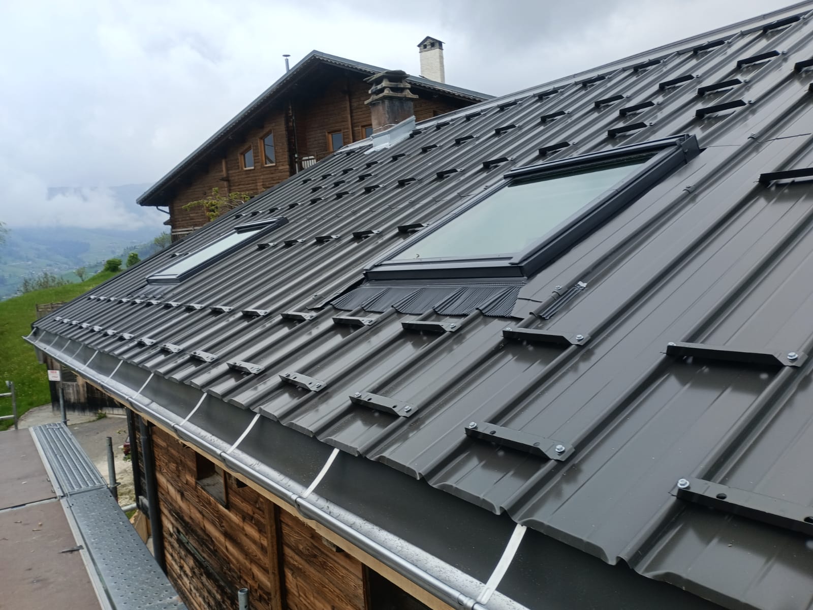 Bac acier et fenêtres de toit